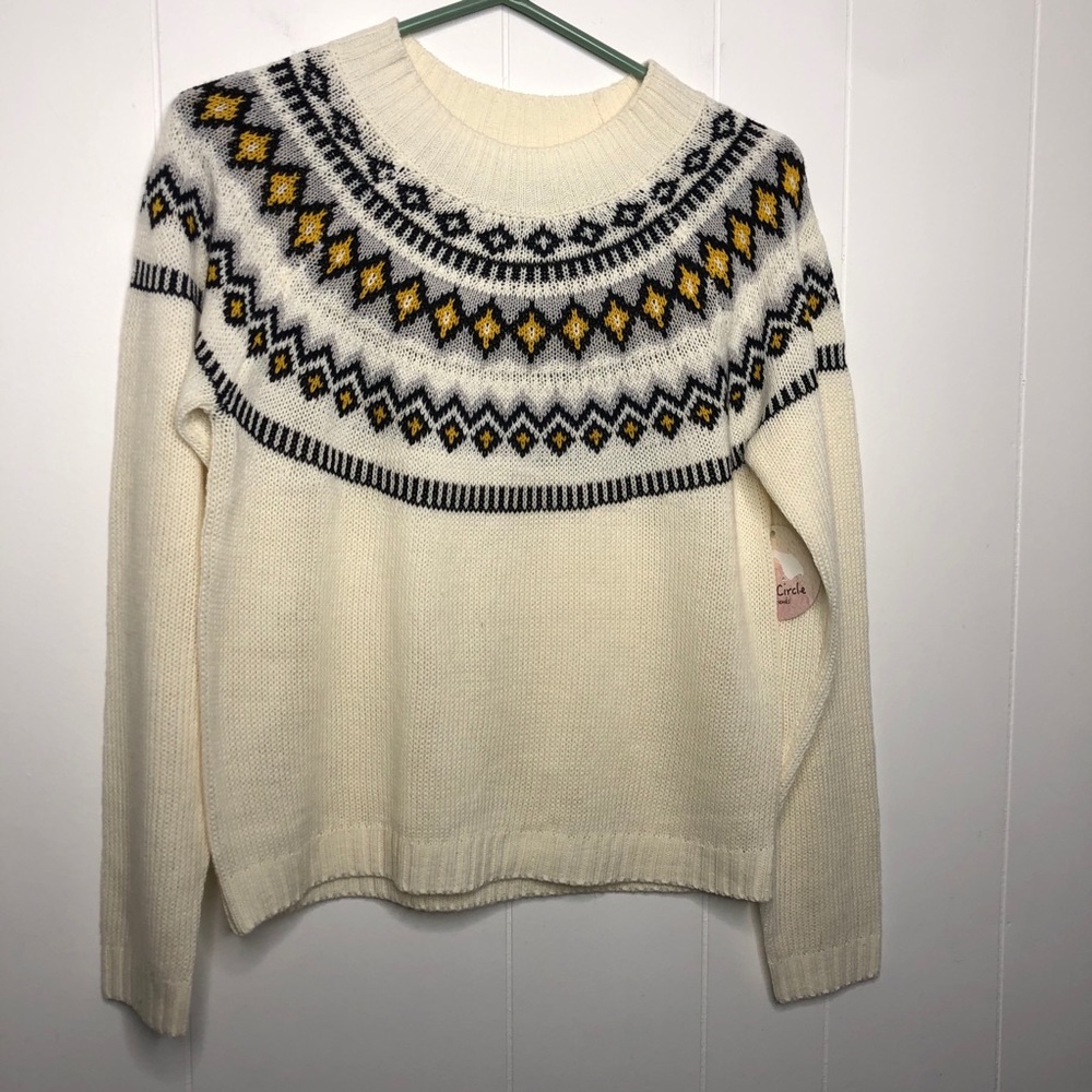 Full Circle Trends crew neck sweater.Size largeNWT